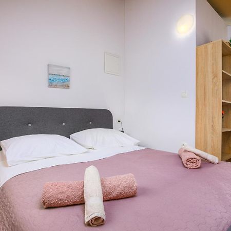 Prima Insula Glamping Hotel Brusici Екстериор снимка