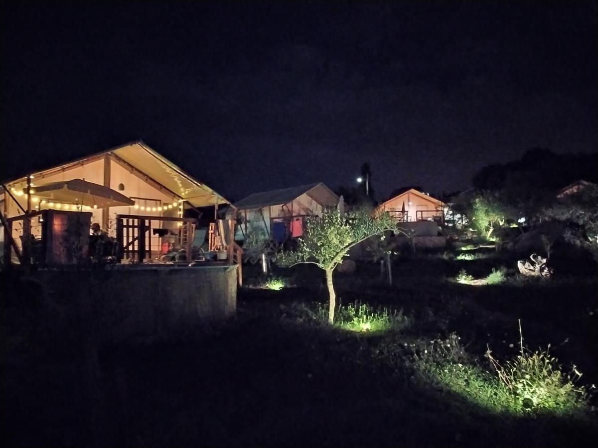 Prima Insula Glamping Hotel Brusici Екстериор снимка