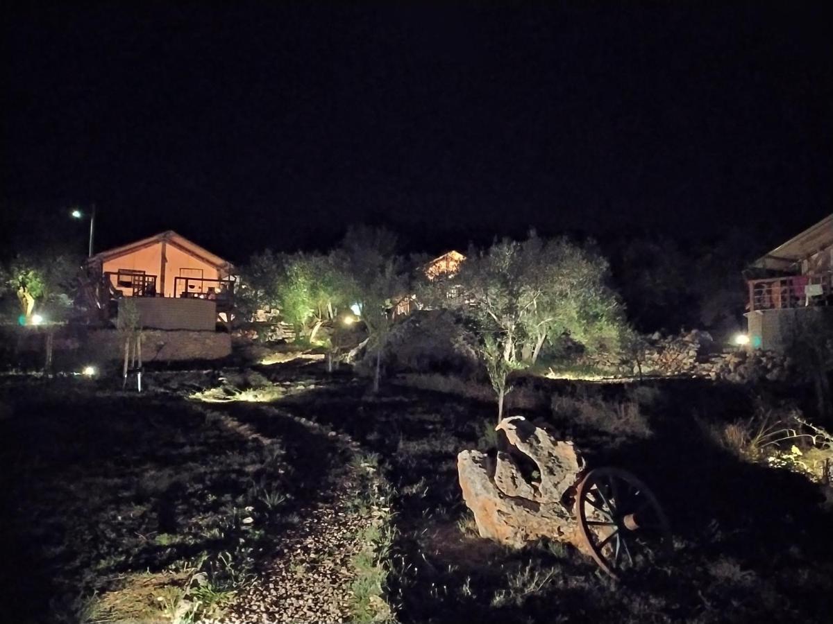 Prima Insula Glamping Hotel Brusici Екстериор снимка