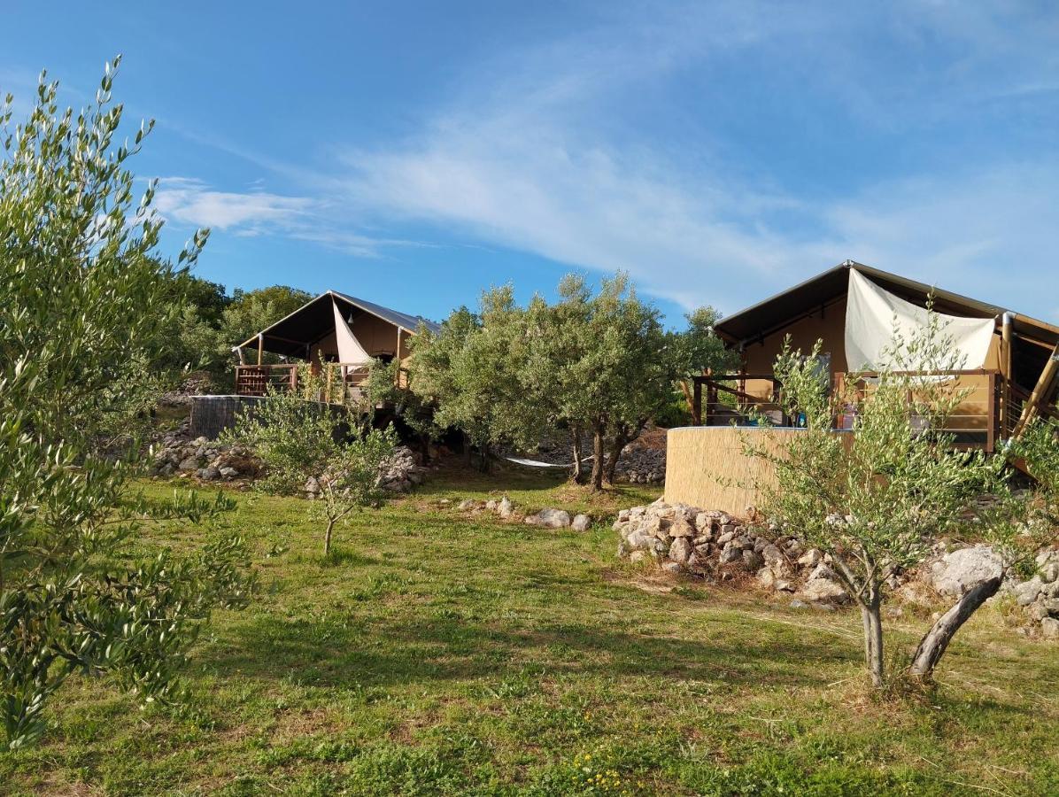Prima Insula Glamping Hotel Brusici Екстериор снимка
