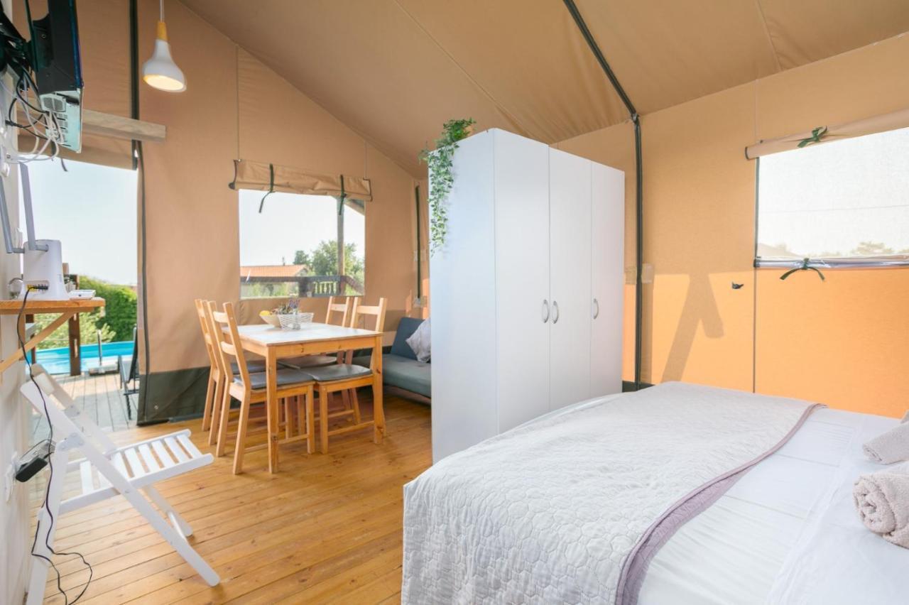 Prima Insula Glamping Hotel Brusici Екстериор снимка