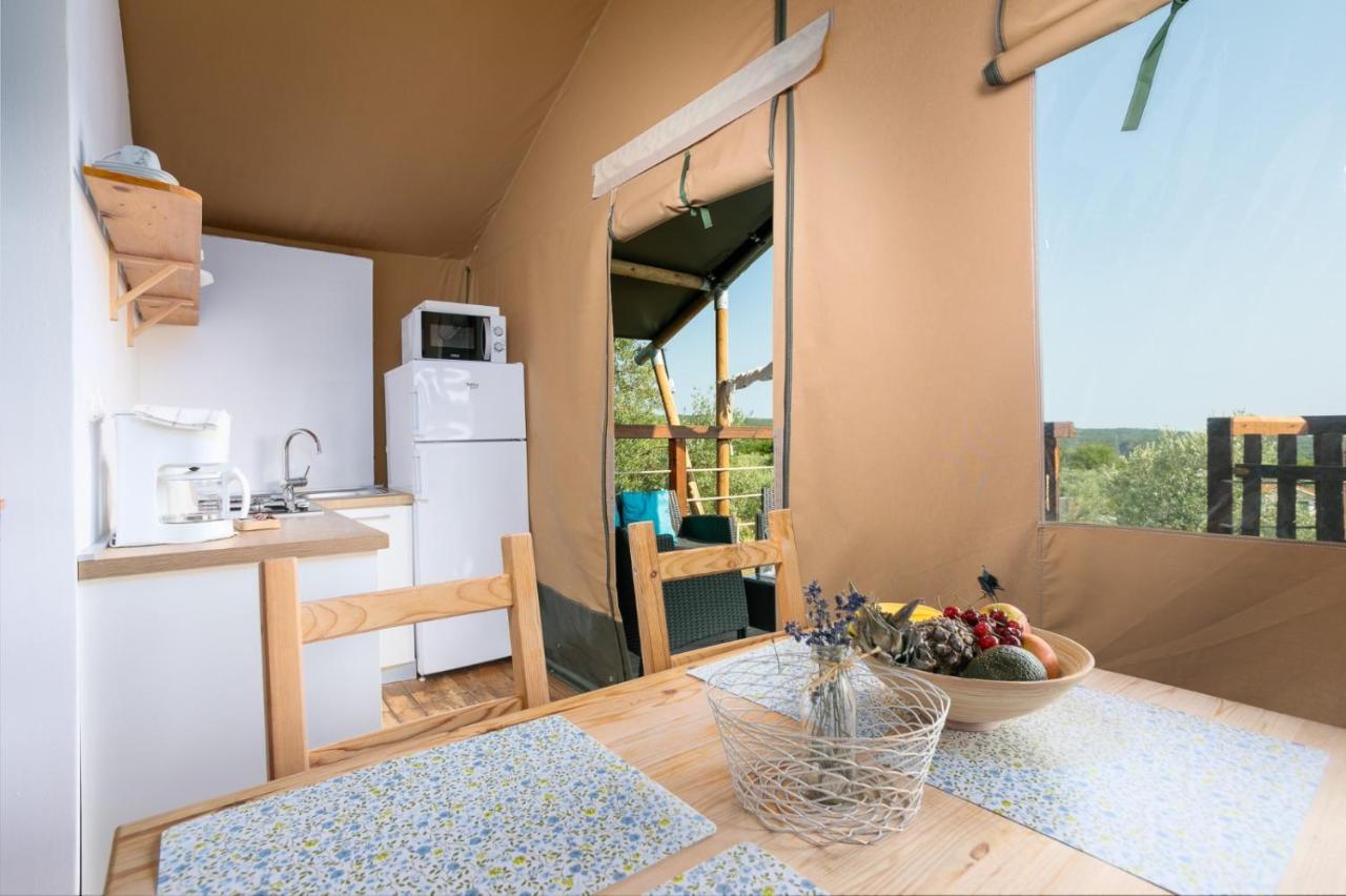 Prima Insula Glamping Hotel Brusici Екстериор снимка