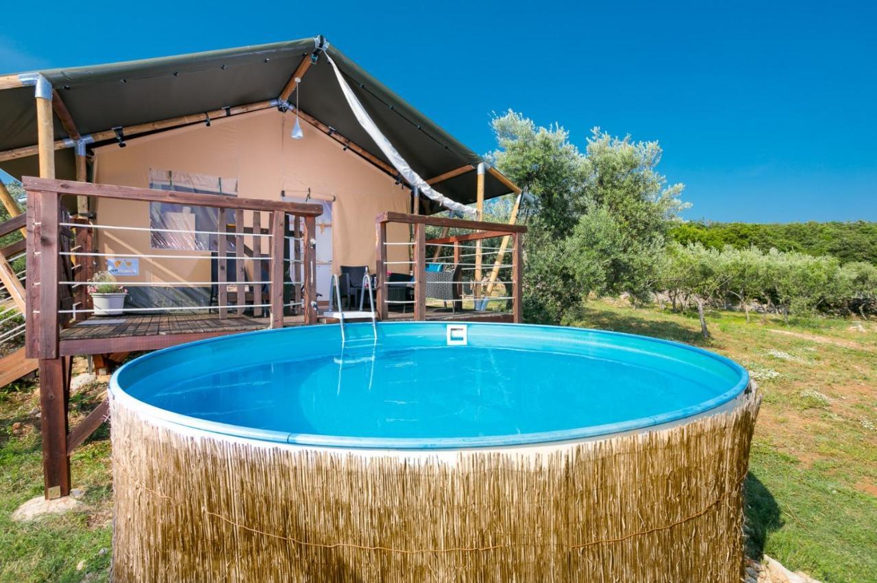 Prima Insula Glamping Hotel Brusici Екстериор снимка