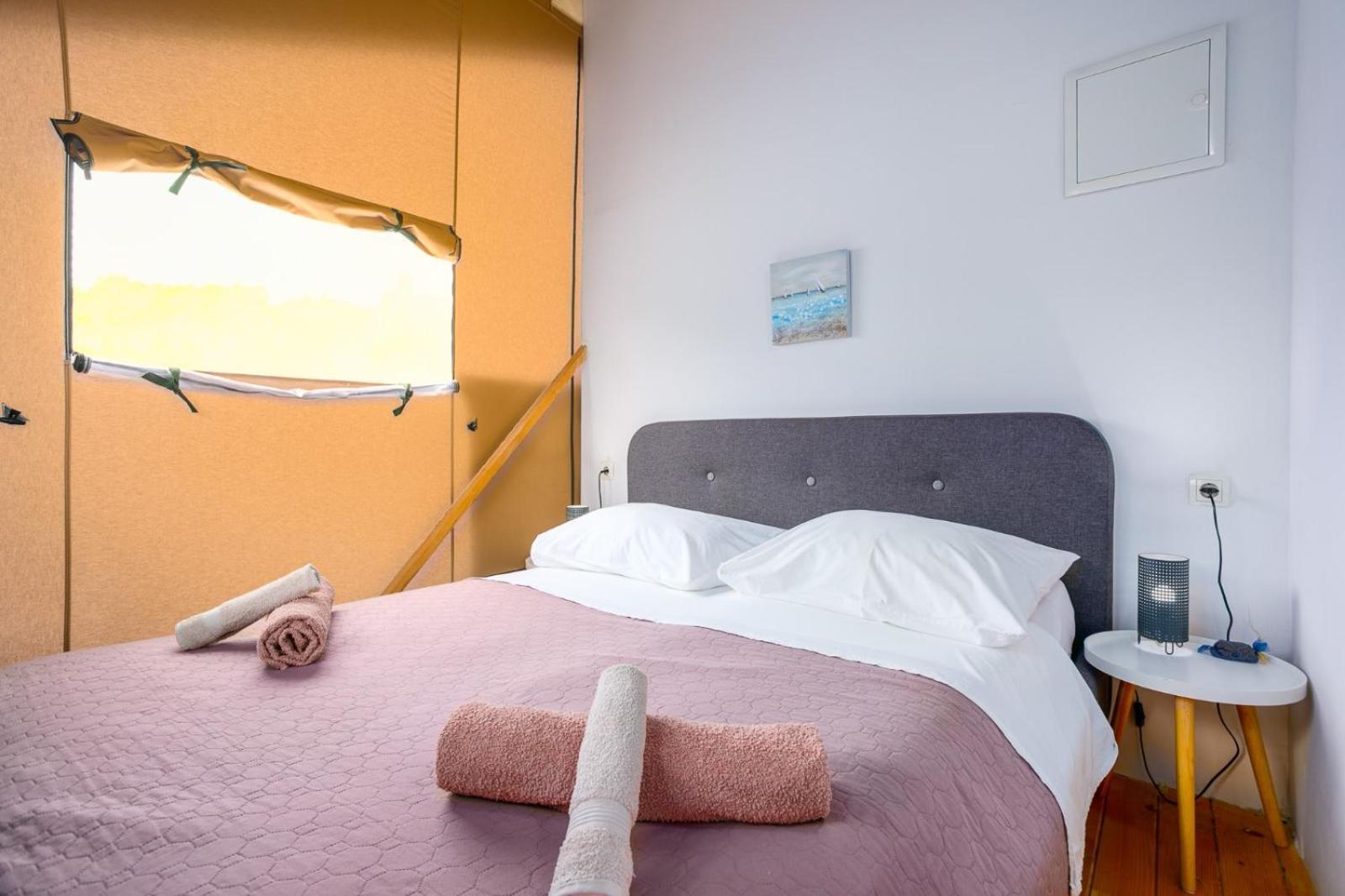 Prima Insula Glamping Hotel Brusici Екстериор снимка