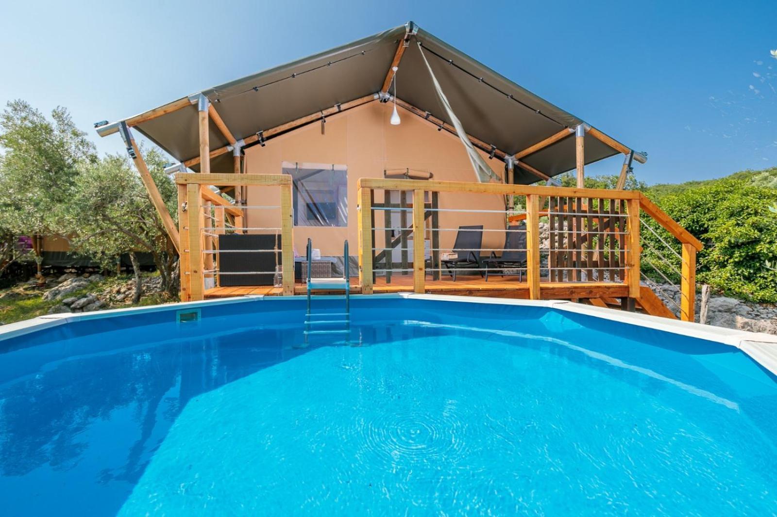 Prima Insula Glamping Hotel Brusici Екстериор снимка