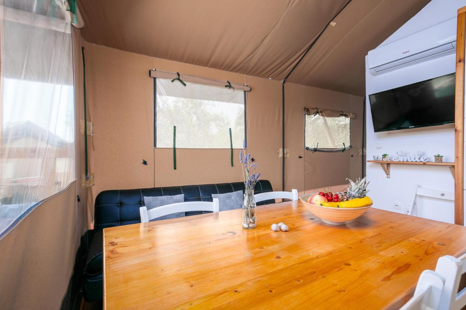 Prima Insula Glamping Hotel Brusici Екстериор снимка