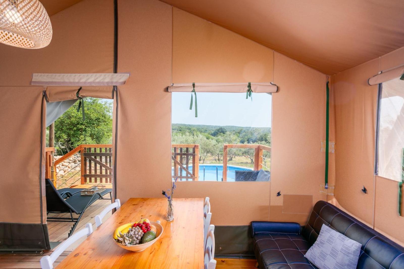 Prima Insula Glamping Hotel Brusici Екстериор снимка