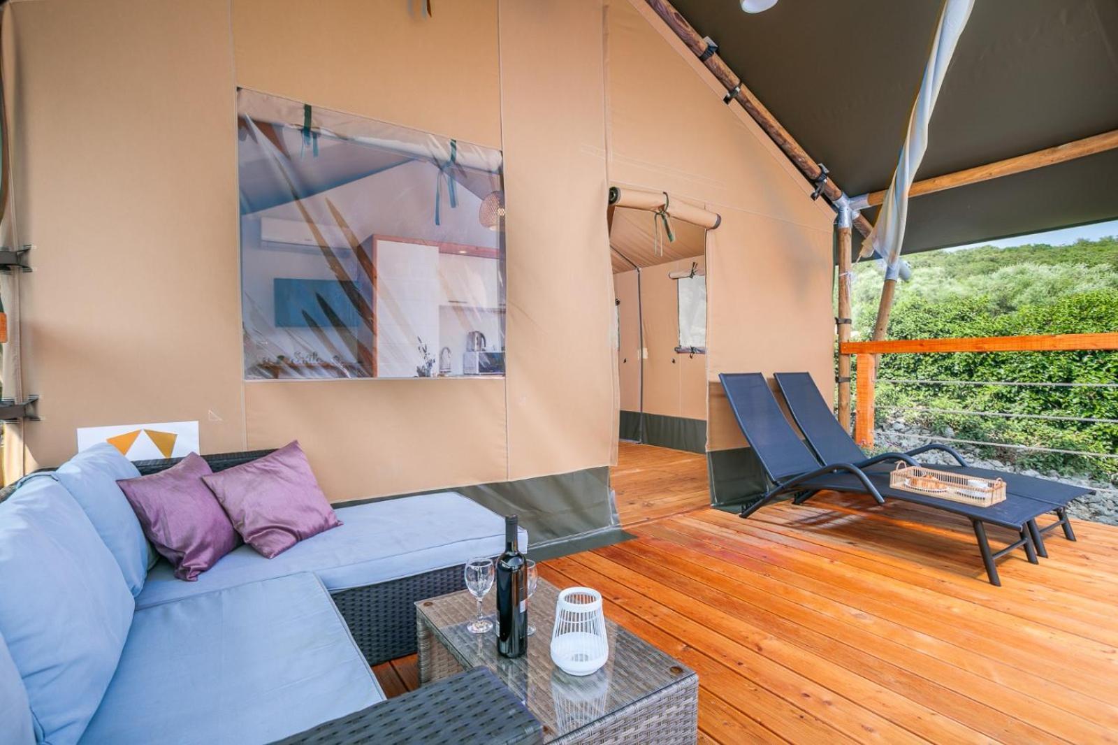 Prima Insula Glamping Hotel Brusici Екстериор снимка