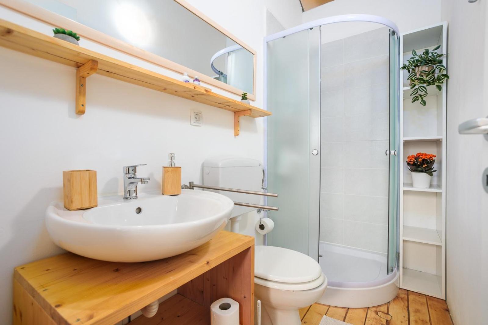 Prima Insula Glamping Hotel Brusici Екстериор снимка